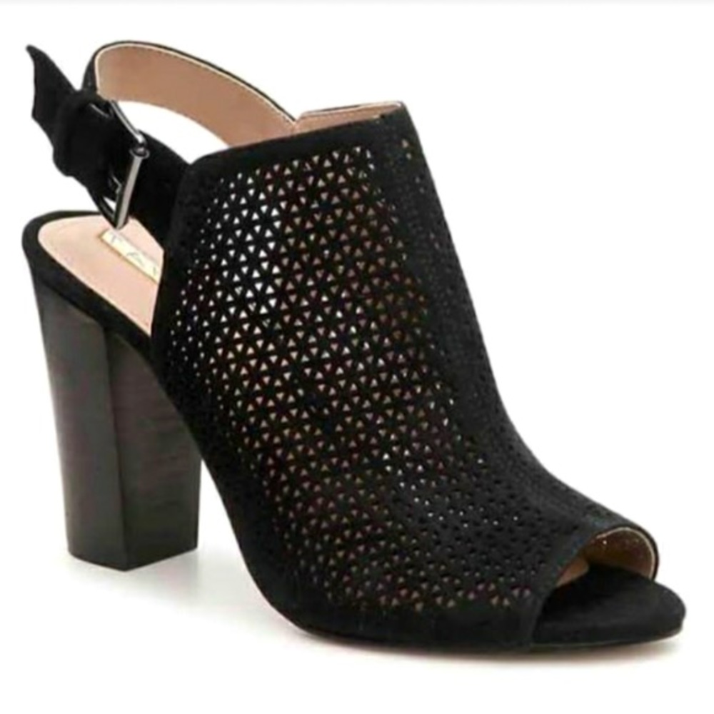 Tahari Margaret 3 Sandal